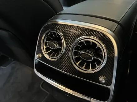 수원 랩핑. 카본 필름으로 스포티함을 과시해낸 W222 S63 AMG. / 안양시 동안구 관양동