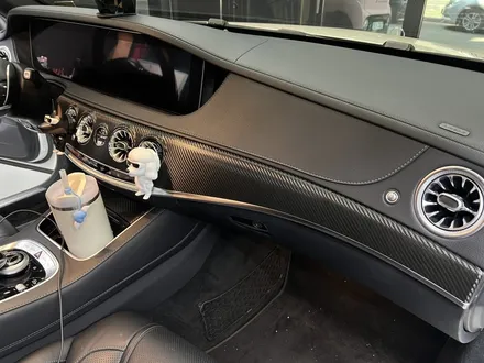 수원 랩핑. 카본 필름으로 스포티함을 과시해낸 W222 S63 AMG. / 안양시 동안구 관양동