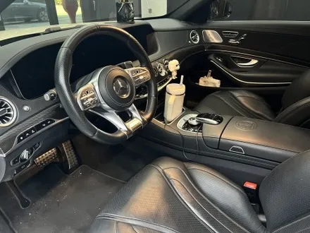 수원 랩핑. 카본 필름으로 스포티함을 과시해낸 W222 S63 AMG. / 안양시 동안구 관양동