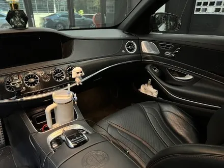 수원 랩핑. 카본 필름으로 스포티함을 과시해낸 W222 S63 AMG. / 안양시 동안구 관양동