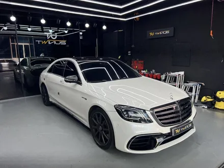 수원 랩핑. 카본 필름으로 스포티함을 과시해낸 W222 S63 AMG. / 안양시 동안구 관양동