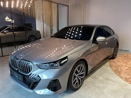 동탄 랩핑, BMW G60 5시리즈 아이코닉 글로우 그릴 랩핑. 작은 변화가 만드는 큰 임팩트! / 안양시 동안구 관양동