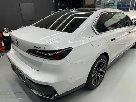 BMW 740i 투톤 랩핑, 다이아 펄 블랙 색상으로 7시리즈 차량에 세련됨을 심다. 인천 부천 랩핑. / 안양시 동안구 관양동