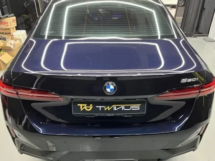 안산 랩핑, 고광택 사틴 블랙 매력에 매료되실 준비! BMW G60 520i, 신형 5시리즈 랩핑. / 안양시 동안구 관양동