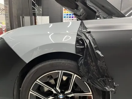 수원 랩핑 사고수리 재시공. 자동세차장 과실로 긁힌 BMW 7시리즈, 보험처리로 부분 재시공. / 안양시 동안구 관양동