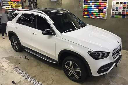 차부분랩핑 벤츠 GLE300d 루프스킨 및 사이드미러랩핑 / 안양시 동안구 관양동