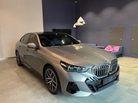 동탄 랩핑, BMW G60 5시리즈 아이코닉 글로우 그릴 랩핑. 작은 변화가 만드는 큰 임팩트! / 안양시 동안구 관양동