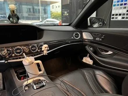 수원 랩핑. 카본 필름으로 스포티함을 과시해낸 W222 S63 AMG. / 안양시 동안구 관양동