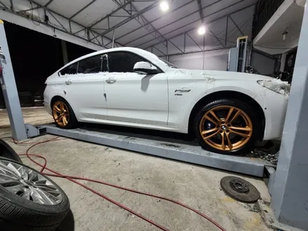 BMW 5GT 50i  20인치 휠 로즈골드  캘리퍼도색 작업 사진입니다 / 화성 향남읍