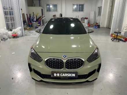 [인천랩핑] BMW 135i 전체 랩핑 시공기 – 순정 화이트에서 슈퍼 브라잇 카키 다크 그레이로 감성 업그레이드 / 인천 부평구 부개동