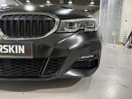 부천 상동 BMW G20 320i 전체 랩핑 — SNC 사틴블랙 컬러체인지 (비비카스킨) / 인천 부평구 부개동