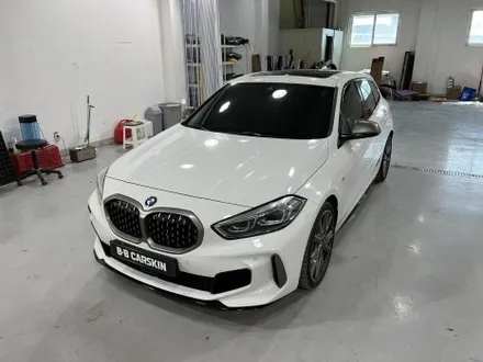 [인천랩핑] BMW 135i 전체 랩핑 시공기 – 순정 화이트에서 슈퍼 브라잇 카키 다크 그레이로 감성 업그레이드 / 인천 부평구 부개동