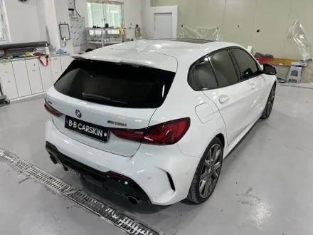 [인천랩핑] BMW 135i 전체 랩핑 시공기 – 순정 화이트에서 슈퍼 브라잇 카키 다크 그레이로 감성 업그레이드 / 인천 부평구 부개동