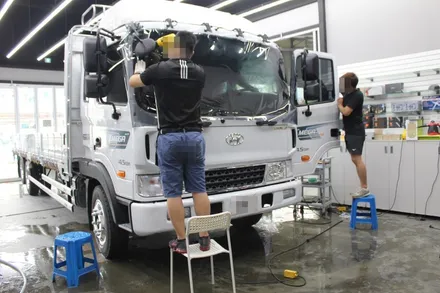 춘천썬팅 4.5톤 트럭도 거뜬하게! 레이노썬팅,3채널블랙박스,후방카메라 장착 / 춘천시 퇴계동