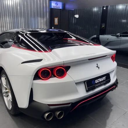 페라리 812 GTS 에이버리 사틴 화이트 일산랩핑 + 컴페티치오네 스타일 데칼 시공 / 고양시 구산동
