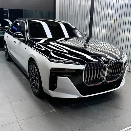 고민은 시공만 늦출 뿐! BMW 7시리즈 전체 PPF 신차급 관리와 화이트 블랙 투톤랩핑 듀오톤 - 일산 신차패키지 모터빌리지 / 고양시 구산동