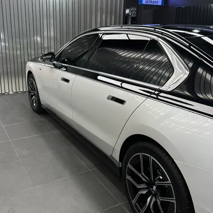 고민은 시공만 늦출 뿐! BMW 7시리즈 전체 PPF 신차급 관리와 화이트 블랙 투톤랩핑 듀오톤 - 일산 신차패키지 모터빌리지 / 고양시 구산동