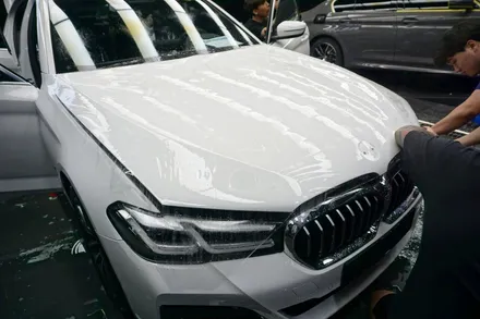 100미터 멀리서도 뚜렷한 존재감, 에메랄드 빛 일산 솔라가드 퀀텀 신차패키지 BMW 520i / 고양시 구산동