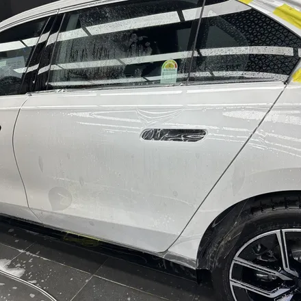 고민은 시공만 늦출 뿐! BMW 7시리즈 전체 PPF 신차급 관리와 화이트 블랙 투톤랩핑 듀오톤 - 일산 신차패키지 모터빌리지 / 고양시 구산동