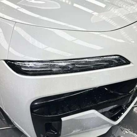 고민은 시공만 늦출 뿐! BMW 7시리즈 전체 PPF 신차급 관리와 화이트 블랙 투톤랩핑 듀오톤 - 일산 신차패키지 모터빌리지 / 고양시 구산동