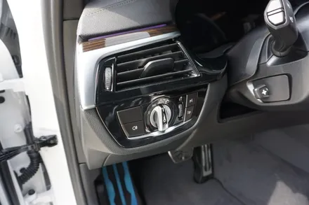 100미터 멀리서도 뚜렷한 존재감, 에메랄드 빛 일산 솔라가드 퀀텀 신차패키지 BMW 520i / 고양시 구산동