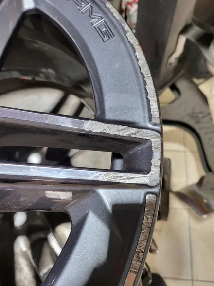 벤츠 GLC300e - 휠수리, 순정휠복원, 휠복원전문점, 언리얼자동차외형복원(대장동/운중동/백현동/삼평동/판교) / 분당구 서현동