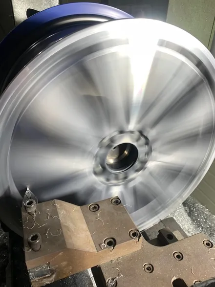 벤츠E450 4MATIC - 휠복원, 휠수리전문점, 언리얼자동차외형복원(대장동/삼평동/운중동/백현동/판교테크노밸리) / 분당구 서현동
