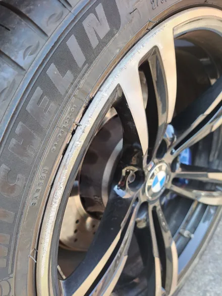 중고 BMW M2 휠 상태, 이렇게 바뀝니다 / 건메탈 커스텀 도색 / 분당 언리얼자동차외형복원 / 분당구 서현동