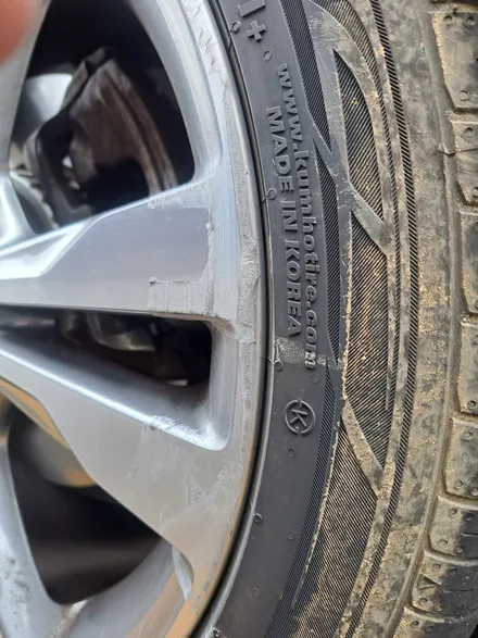 벤츠 C220d 휠복원 / 4본 전체 복원으로 외관과 주행 안정성 개선 / 분당 언리얼자동차외형복원(대장동/운중동/백현동/삼평동/판교) / 분당구 서현동