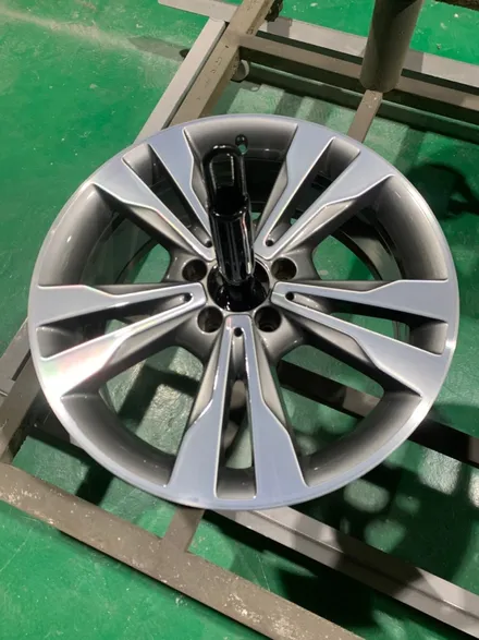 벤츠C200 - C200순정휠복원, 벤츠C200휠스크레치, 자동차휠복원/수리, 언리얼자동차외형복원(이매동/서현동/분당동/수내동/정자동) / 분당구 서현동