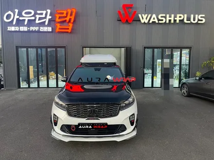쏘렌토 부분랩핑으로 한층 더 고급 져졌네요. 상단 투톤랩핑과 본넷 유광 카본 시공 / 천안 신부동