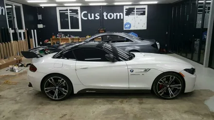 [커스텀엠]차종:BMW Z4    시공부위: 카부분랩핑  시공내용  포인트 데칼시공.평택자동차랩핑.차스킨.랩핑전문.커스텀엠평택본점 / 평택 도일동