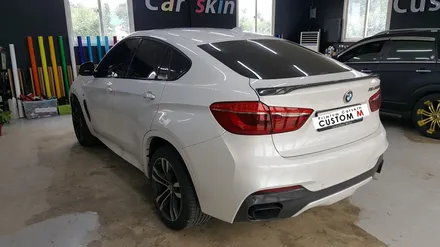 화성랩핑 평택자동차랩핑 전문샵 커스텀엠 : BMW X6 루프스킨 시공으로 멋에 멋을 살리다! / 평택 도일동