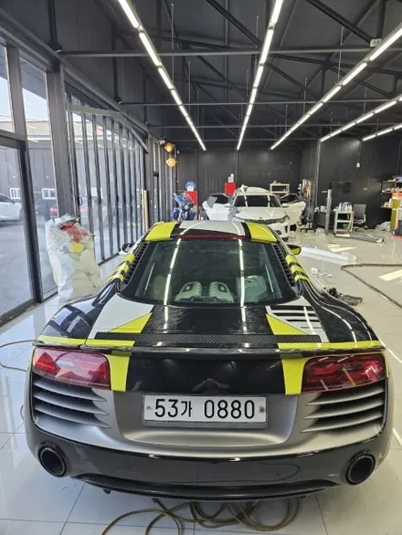 아우디 R8 전체데칼 랩핑(발렌티노) 레이싱 데칼의 끝판왕! / 평택 도일동
