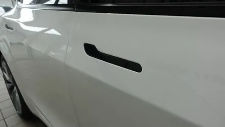 인천 신차패키지 브이쿨의 고급스러운 비반사 KEV필름을 입은 모델3 / 남동구 고잔동