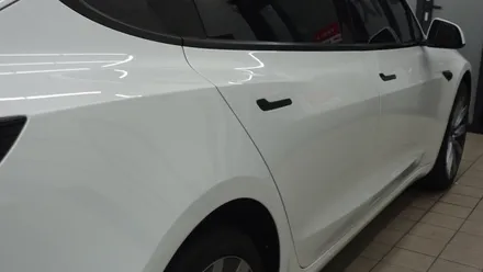 인천 신차패키지 브이쿨의 고급스러운 비반사 KEV필름을 입은 모델3 / 남동구 고잔동