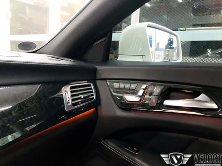 벤츠 W218 CLS, 모래시계 트위터(뱅앤올룹슨) 추가로 인테리어 변화의 시작!!