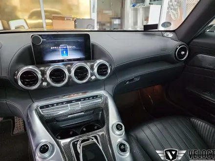 벤츠 AMG GT, 송풍구 엠비언트와 레드컬러 안전벨트로 퍼포먼스 극대화!!!