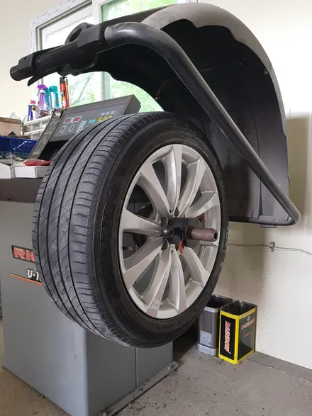벤츠 S550 순정19인치 화이트펄실버 도색작업 입니다 / 청주시 서원구