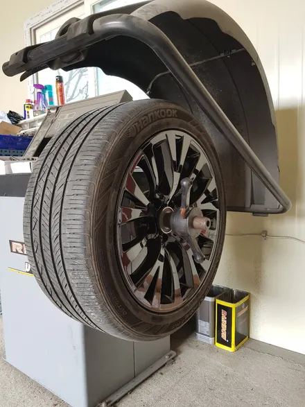 BMW 5GT 순정19인치 유광블랙 도색작업 입니다 / 청주시 서원구