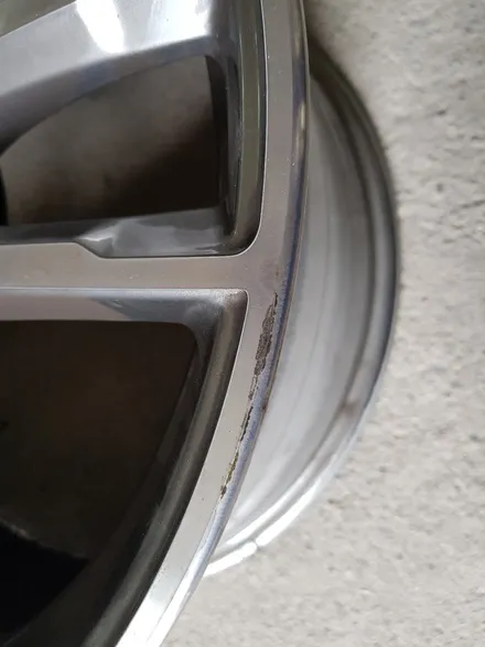 BMW 520d M 순정18인치 유광블랙 도색작업과 블루캘리퍼 도색작업 입니다 / 청주시 서원구