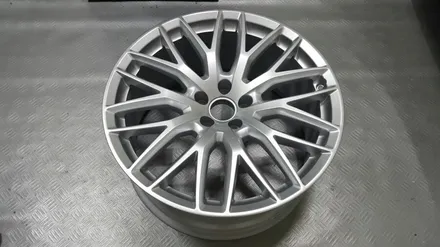 아우디 A8L 60TDI 20인치 실버도색 작업입니다 / 청주시 서원구