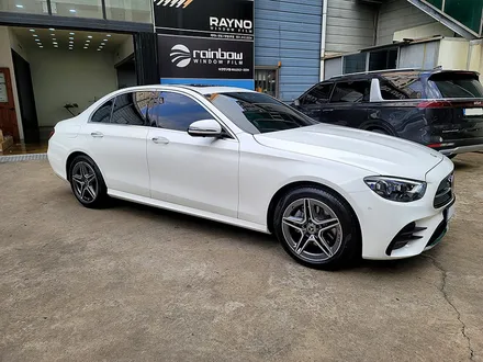 벤츠 E250 화이트 신차 유리막코팅으로 확실한 외장관리 / 벤츠 / E-클래스 / 부산 진구