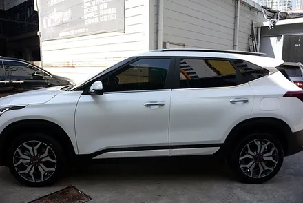 기아 소형SUV 셀토스, 레인보우 I90으로 가성비 있게 / 부산 진구