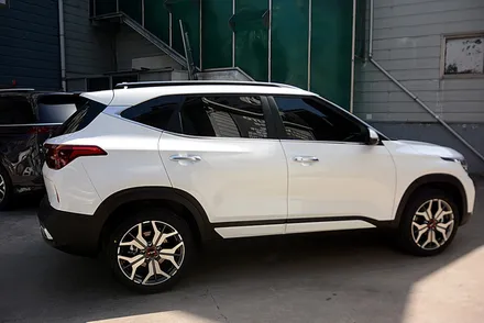 기아 소형SUV 셀토스, 레인보우 I90으로 가성비 있게 / 부산 진구