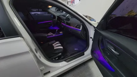 BMW320D 코더스엠비언트 (무빙엠비언트) 로 꾸며진 내차실내 핫합니다 ^^[아우토모토스] / 서울 중랑구