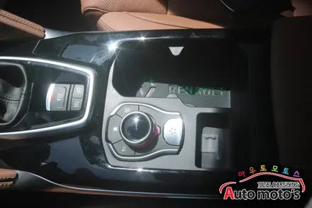 QM6 올뉴기어봉스페셜 & 뉴이노베이션조그셔틀컵홀더작업했습니다 !!내차실내의 느낌있는 포인트가 되어 좋네요 !! §§순정옵션튜닝전문점 아우토모토스§§ / 서울 중랑구