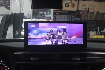 코란도 모토로이드M10(10.25인치 와이드모니터)+ 후방카메라 작업설치 \