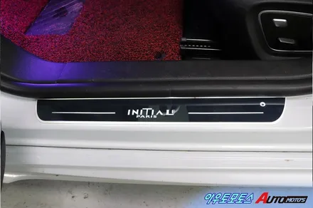 SM6 이니셜파리 키킹플레이트 튜닝 작업했습니다.밋밋한 내차에 은은한 불빛으로 고급집니다 ^^[서울자동차튜닝 아우토모토스] / 서울 중랑구