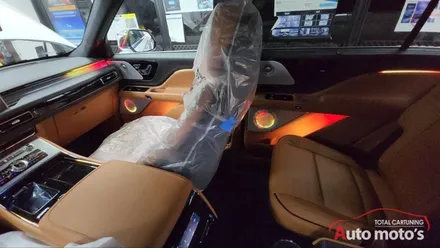에비에이터 블랙레이블 코더스엠비언트로 실내가 너무 예쁘게 시공되었습니다.[서울자동차튜닝 아우토모토스] / 서울 중랑구
